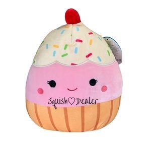 ☆ NWT 8” Clara the Cupcake Squishmallow ☆